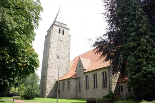 Die St. Ludgerus Kirche Schapen von außen